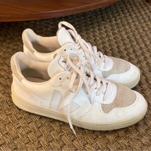 Veja womens White Sneakers size 9 eu 40